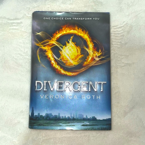 DIVERGENT BOOK HARD COVER by Veronica Roth - Picture 2 of 5